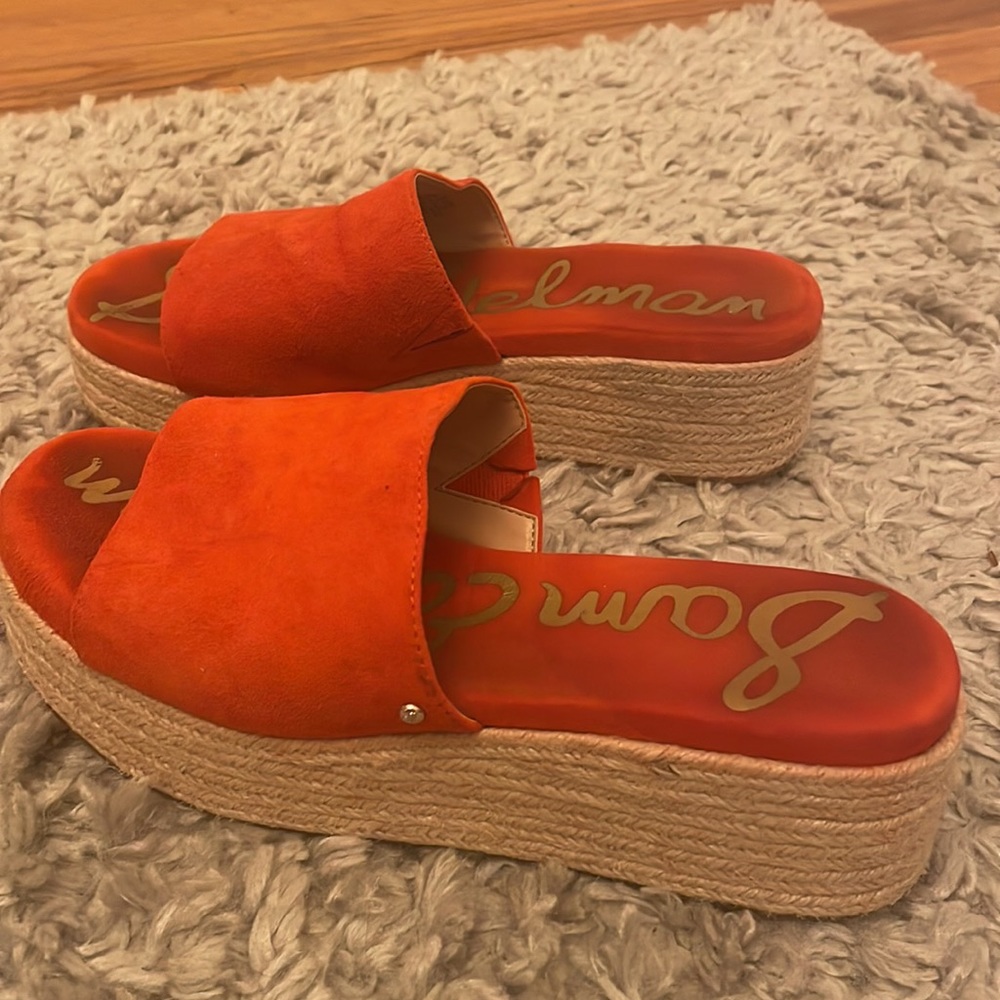 Red platform shoe - Picture 2 of 4